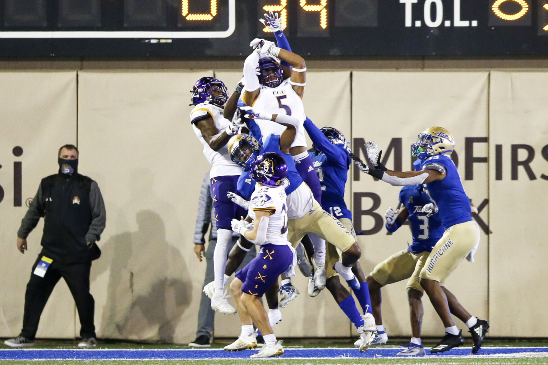 Tulsa Golden Hurricane vs East Carolina Pirates